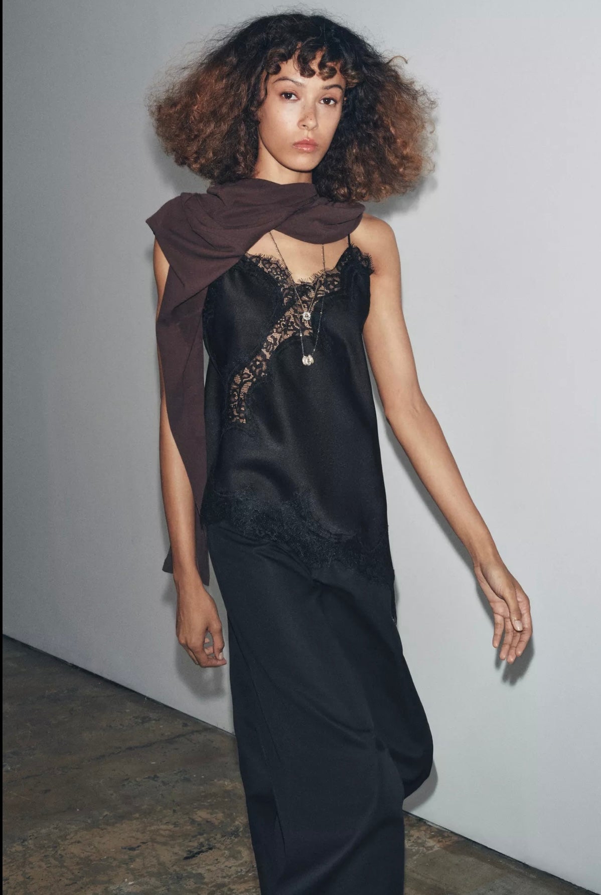 Top de Alça com Renda Acetinada – Sabotini