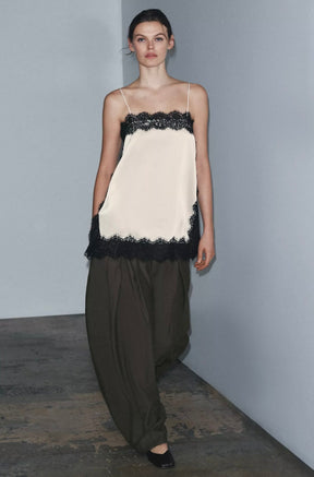 Top Acetinado com Renda Contrastante – Debra