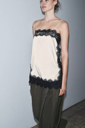 Top Acetinado com Renda Contrastante – Debra