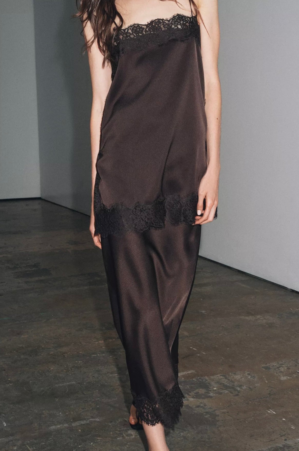 Top Acetinado com Renda Contrastante – Debra