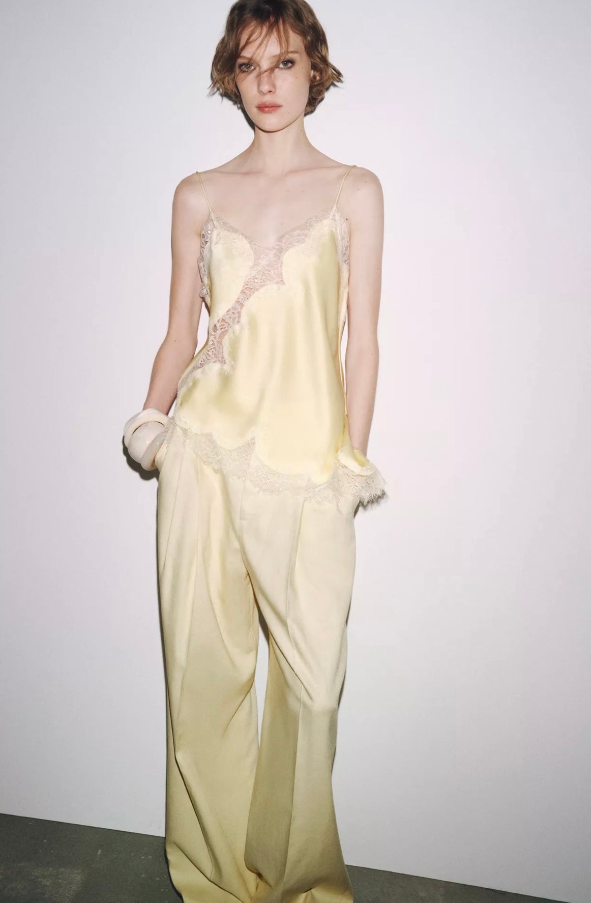 Top de Alça com Renda Acetinada – Sabotini