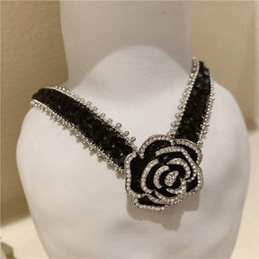 Colar de Flores Negras - Bizati