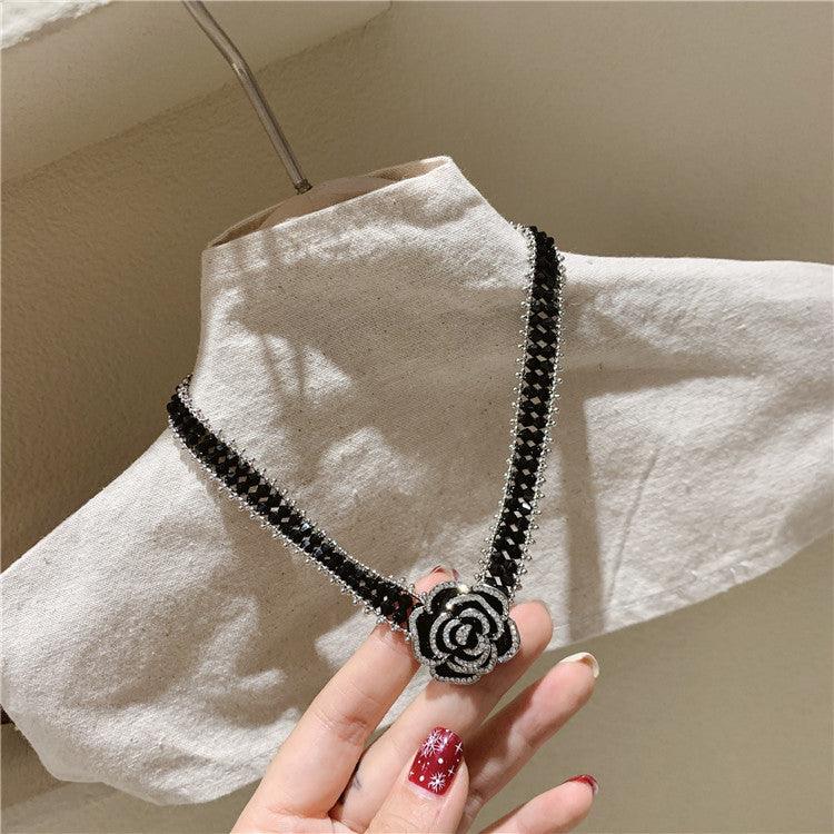 Colar de Flores Negras - Bizati