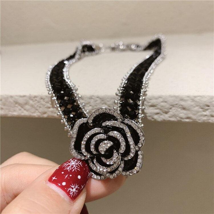 Colar de Flores Negras - Bizati