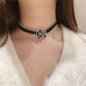 Colar de Flores Negras - Bizati